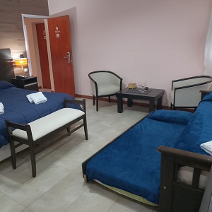 Habitación Cuádruple: Espacio para Todos con Carricama